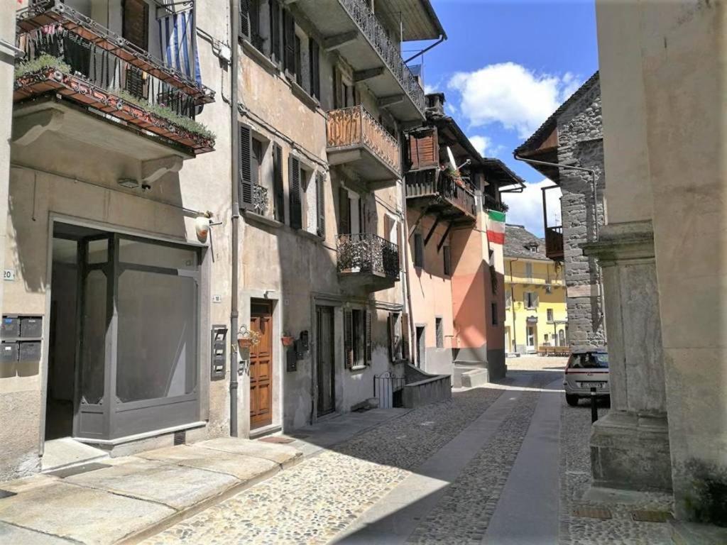 Appartamento Il vicolo By Turistica Domodossola Esterno foto